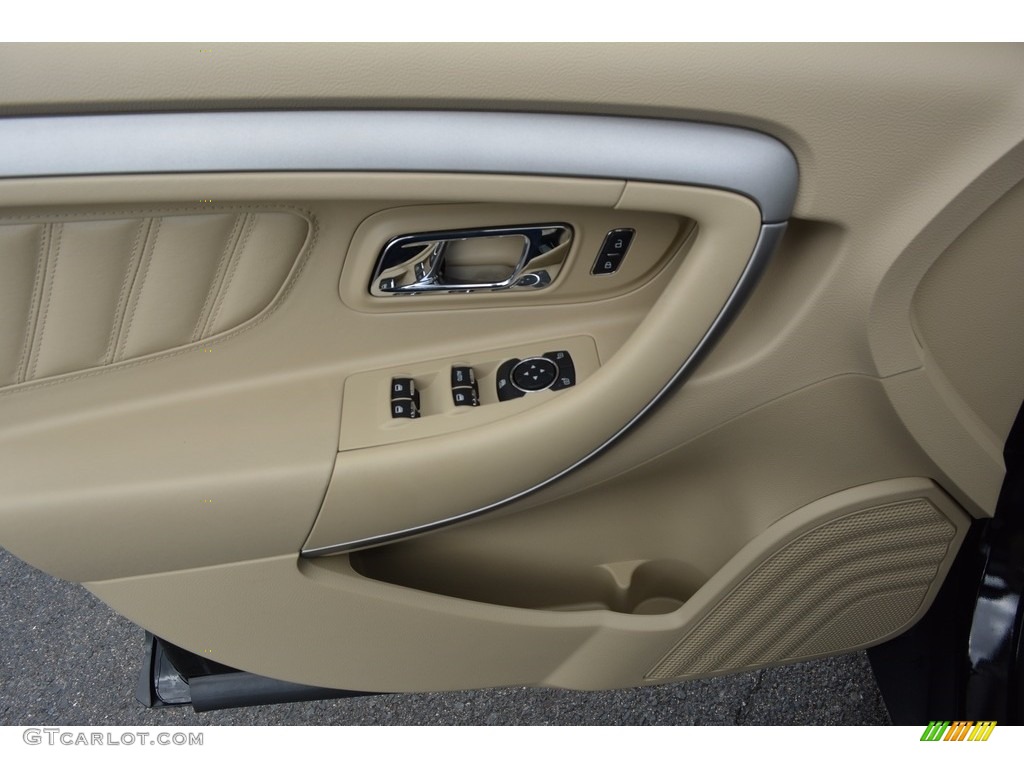 2017 Ford Taurus SEL Door Panel Photos