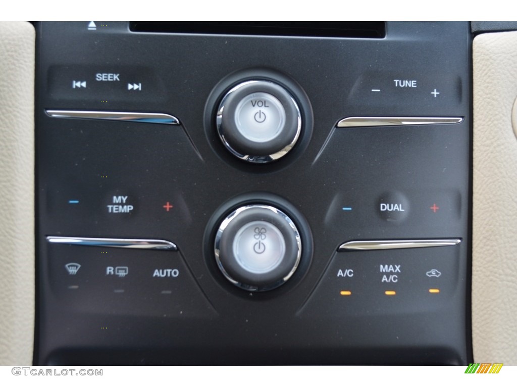 2017 Ford Taurus SEL Controls Photo #120178379