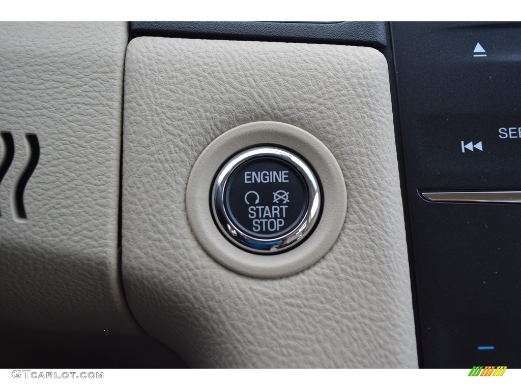 2017 Ford Taurus SEL Controls Photo #120178436