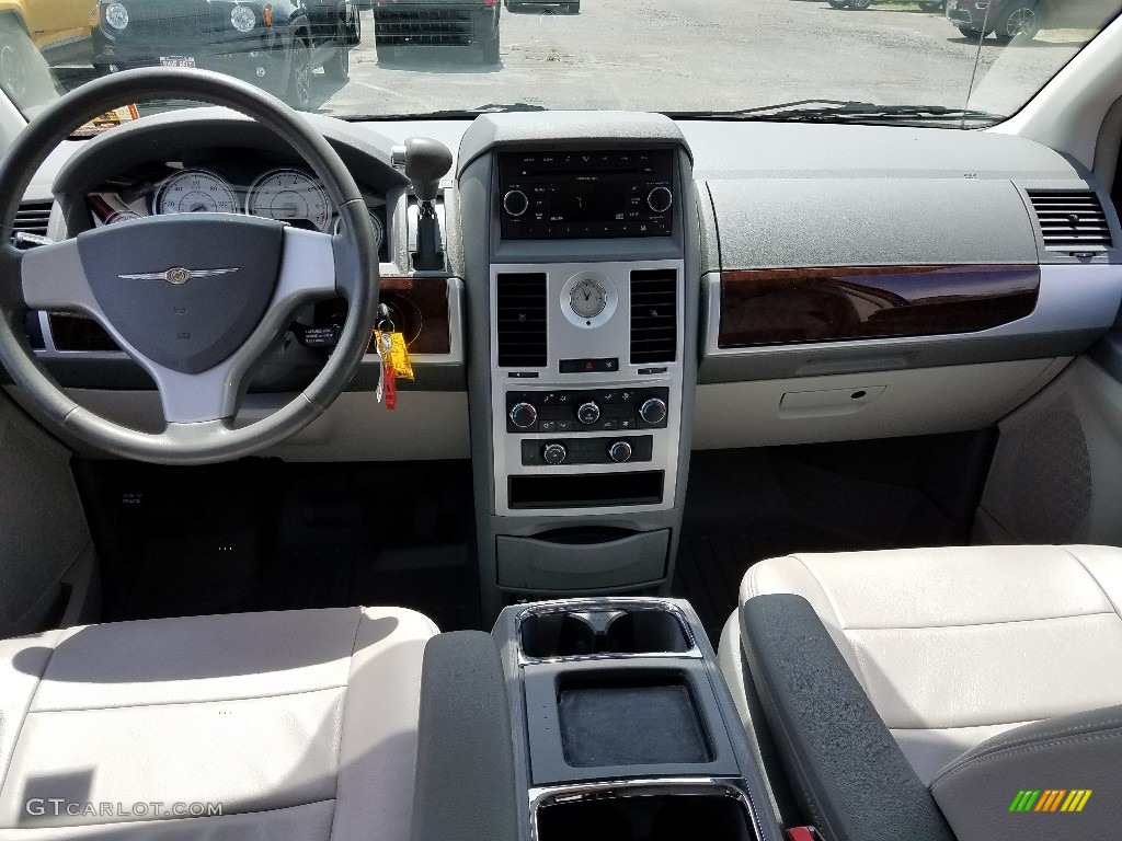 2009 Town & Country Touring - Deep Crimson Crystal Pearl / Medium Slate Gray/Light Shale photo #13