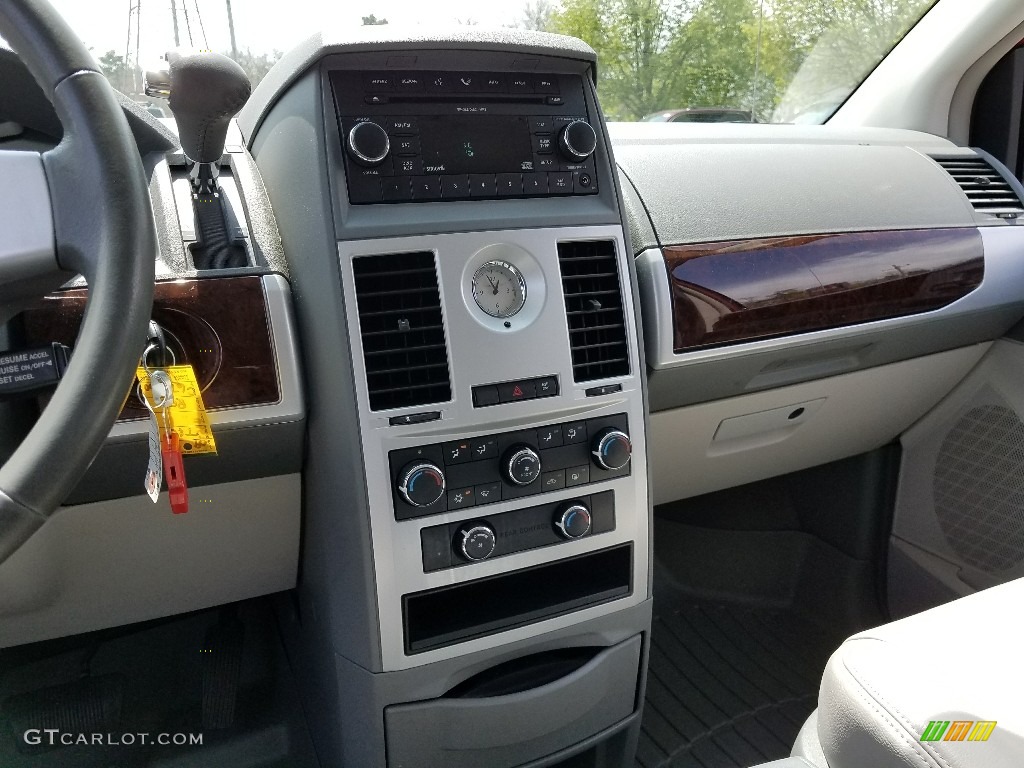 2009 Town & Country Touring - Deep Crimson Crystal Pearl / Medium Slate Gray/Light Shale photo #15