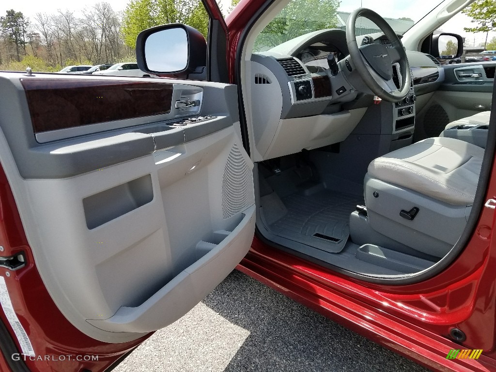 2009 Town & Country Touring - Deep Crimson Crystal Pearl / Medium Slate Gray/Light Shale photo #16