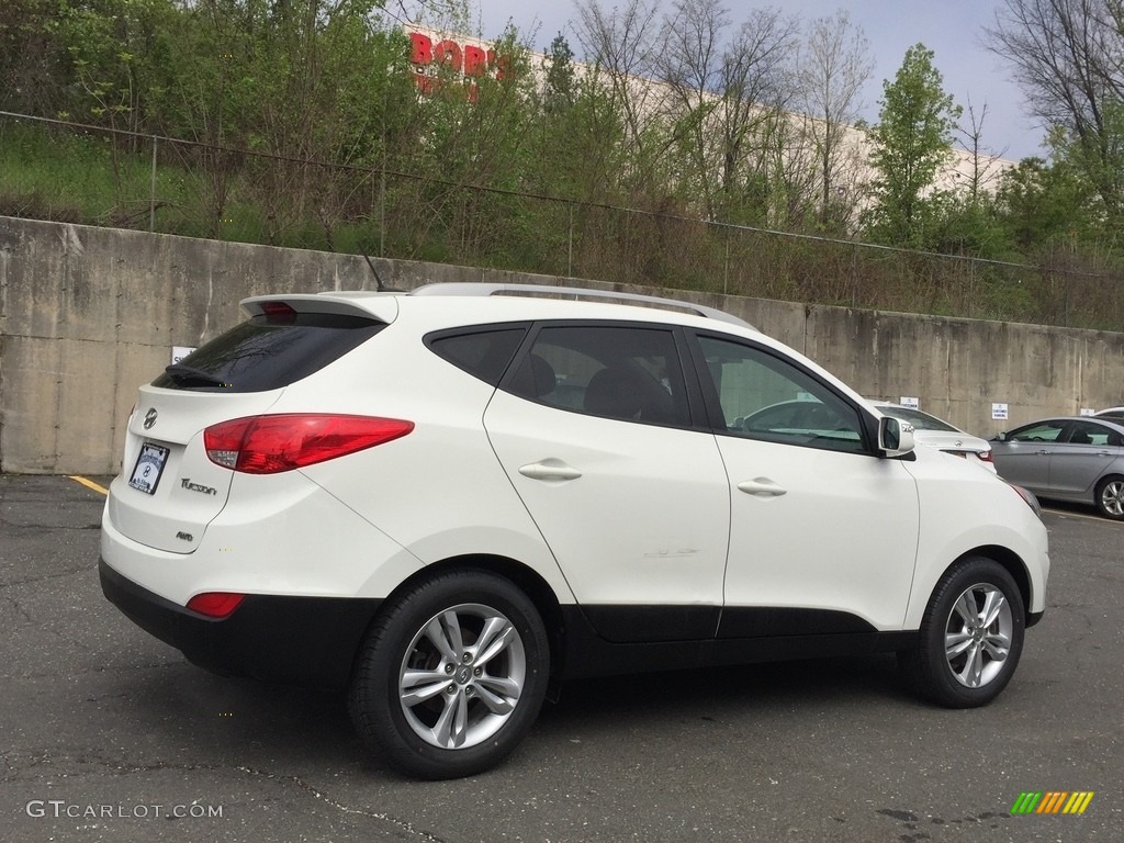 2013 Tucson GLS AWD - Cotton White / Taupe photo #4