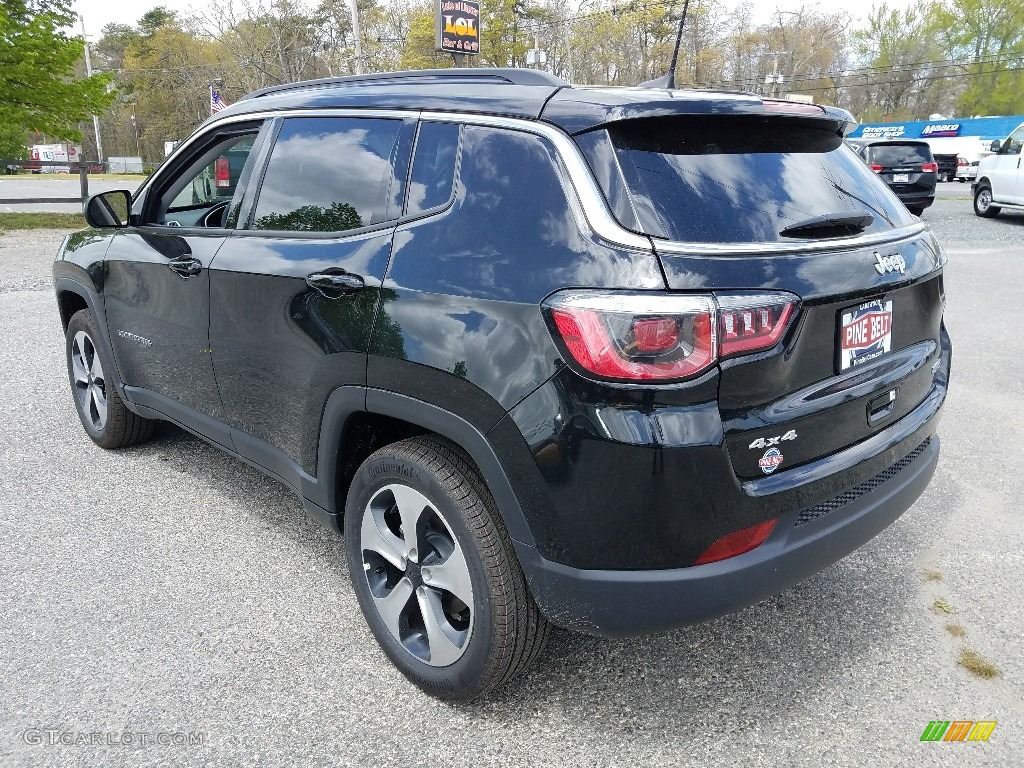 2017 Compass Latitude 4x4 - Black / Black photo #4