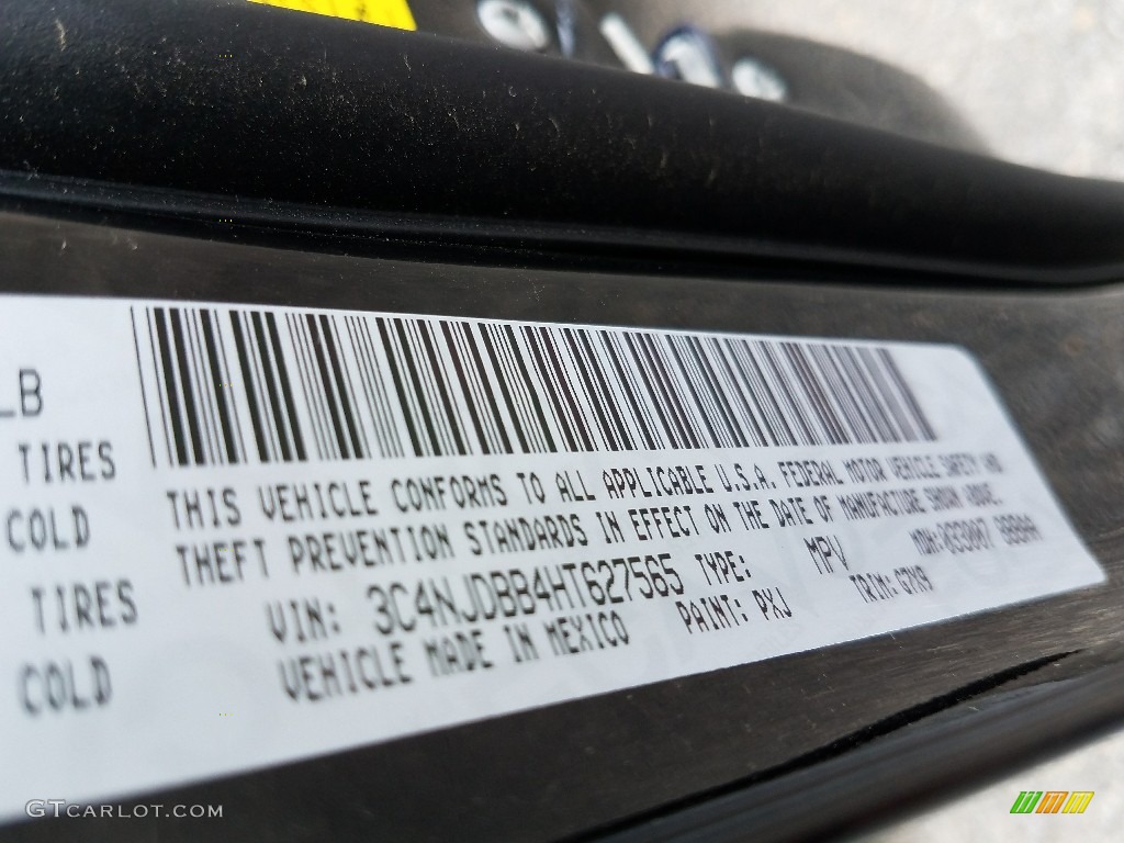 2017 Compass Latitude 4x4 - Black / Black photo #9