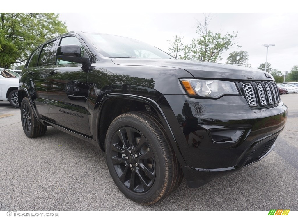 2017 Grand Cherokee Laredo 4x4 - Diamond Black Crystal Pearl / Black photo #4