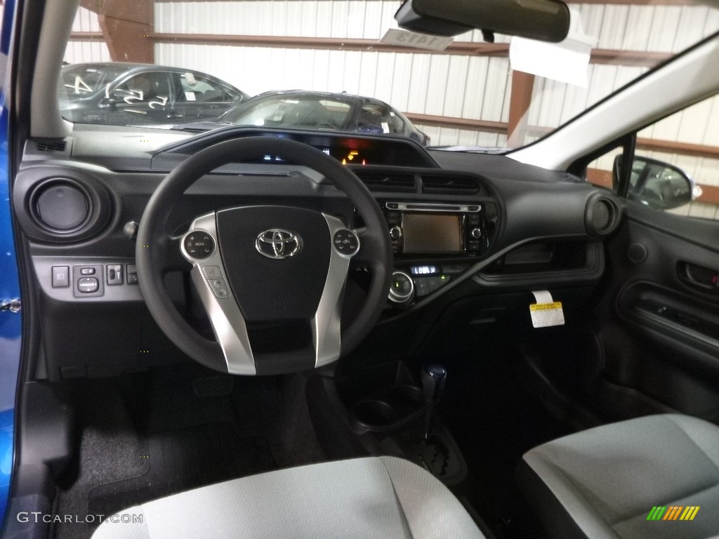 2017 Toyota Prius c One Dashboard Photos