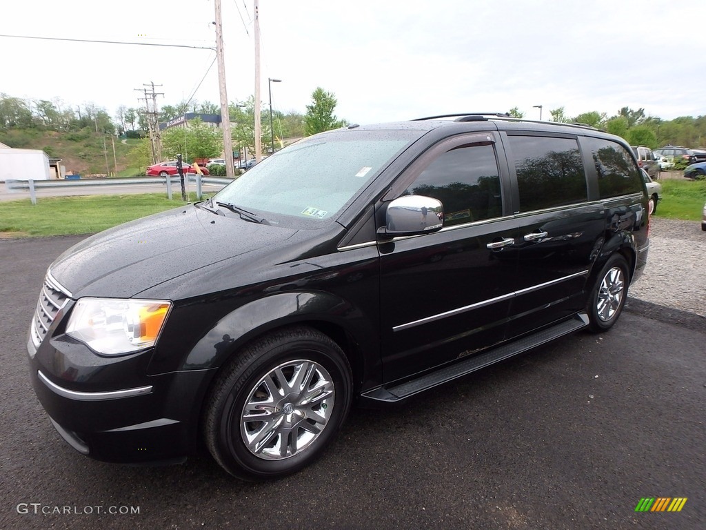 Brilliant Black Crystal Pearlcoat Chrysler Town & Country