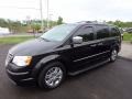 2008 Brilliant Black Crystal Pearlcoat Chrysler Town & Country Limited #120201494