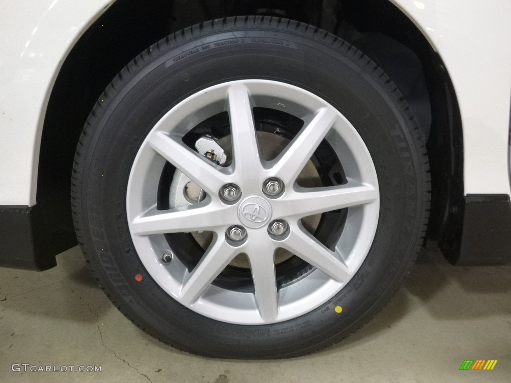 2017 Toyota Prius c One Wheel Photos