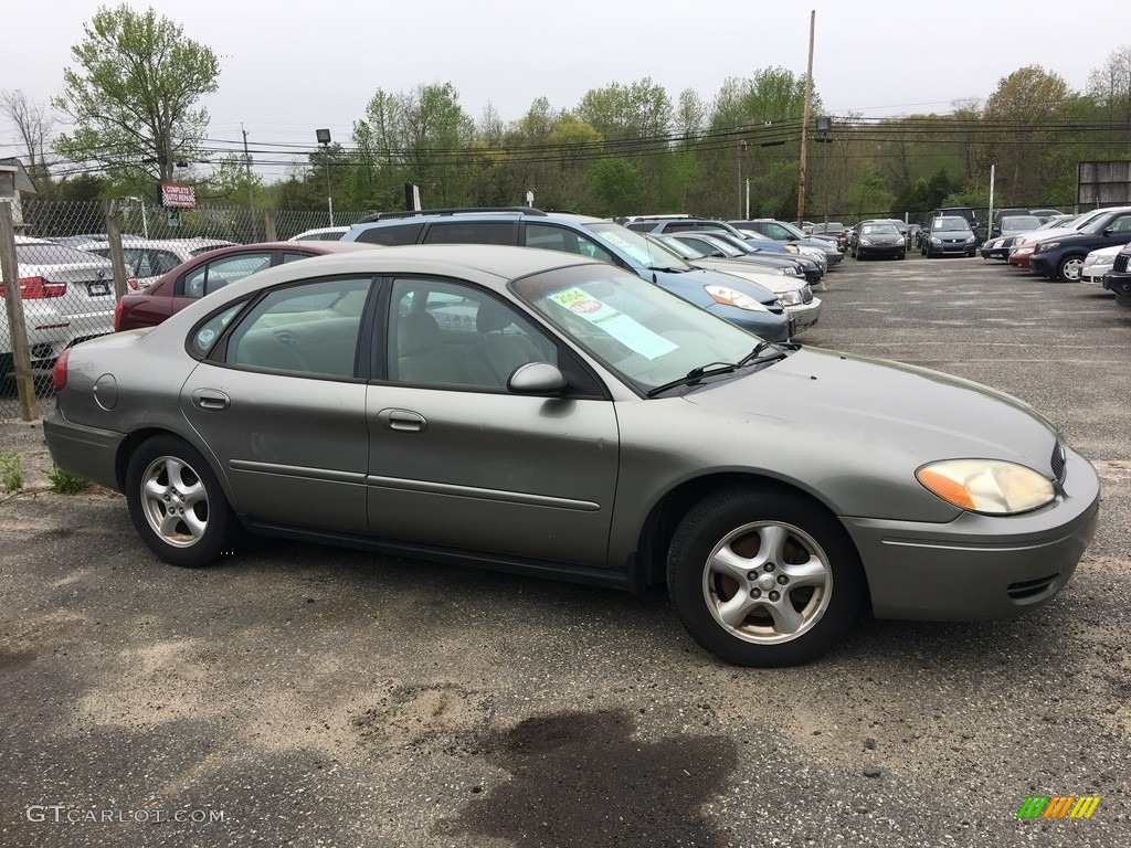 2004 Taurus SES Sedan - Arizona Beige Metallic / Medium Parchment photo #2