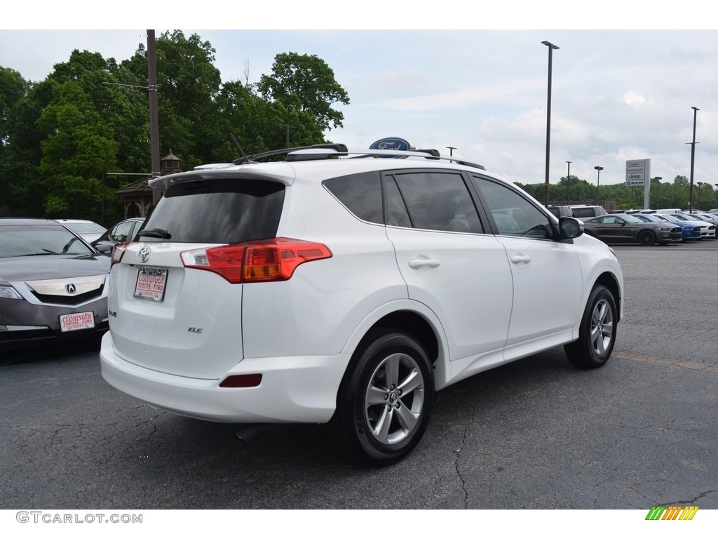 2015 RAV4 XLE - Super White / Black photo #3