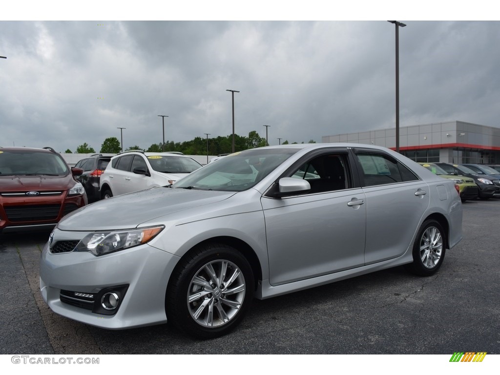 2013 Toyota Camry SE Exterior Photos