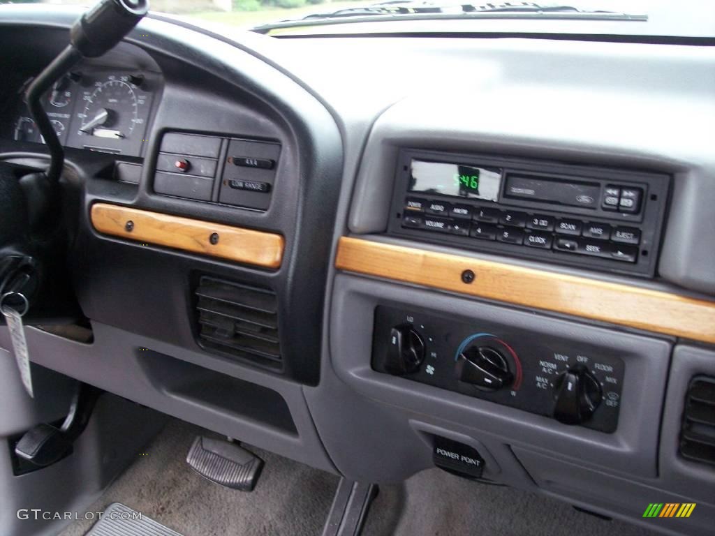 1995 F150 XLT Regular Cab 4x4 - Ultra Red / Gray photo #45