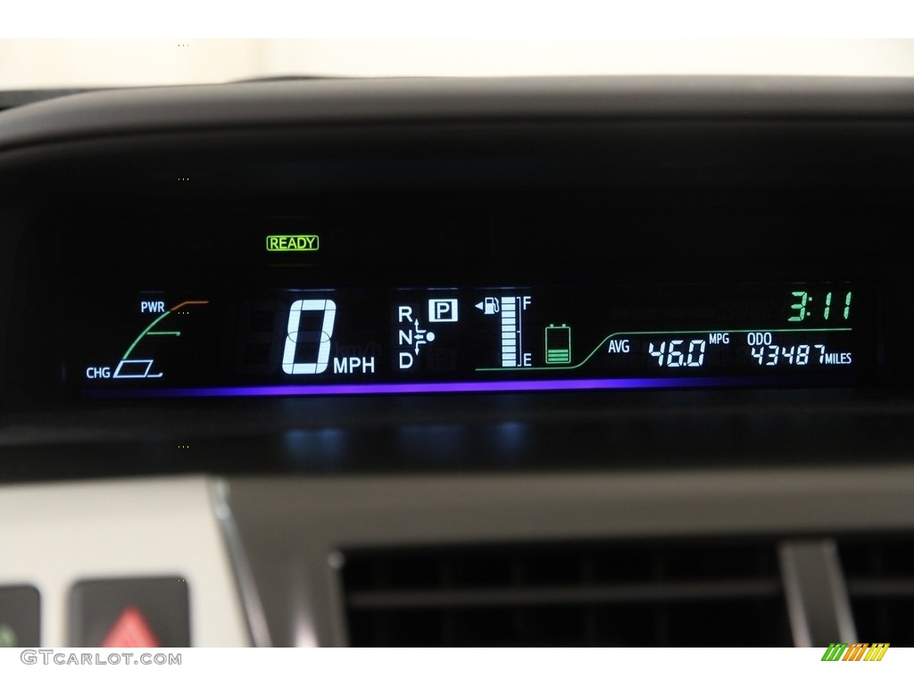 2014 Prius v Three - Classic Silver Metallic / Dark Gray photo #7