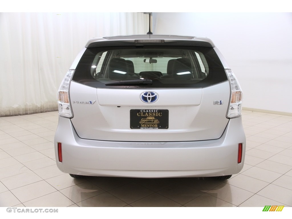 2014 Prius v Three - Classic Silver Metallic / Dark Gray photo #16