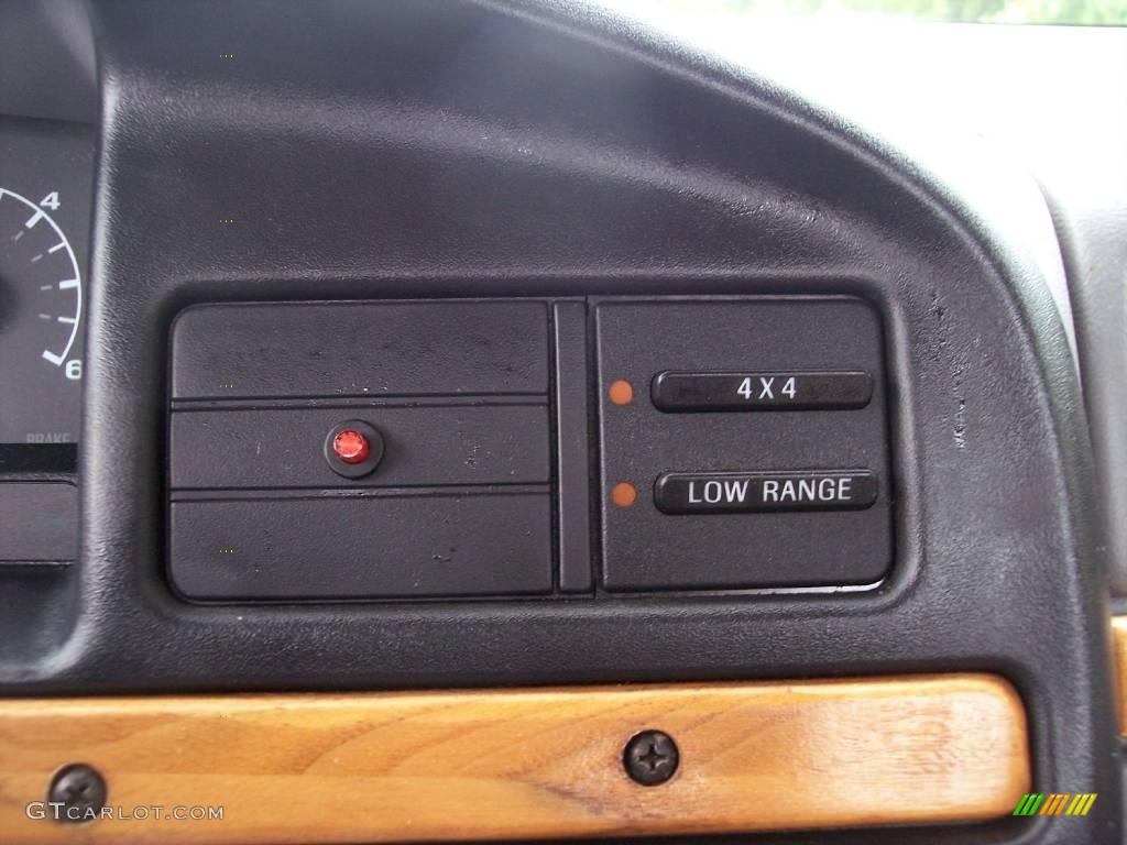 1995 F150 XLT Regular Cab 4x4 - Ultra Red / Gray photo #48