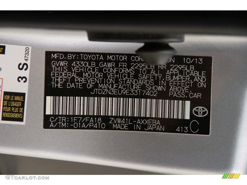 2014 Prius v Three - Classic Silver Metallic / Dark Gray photo #18