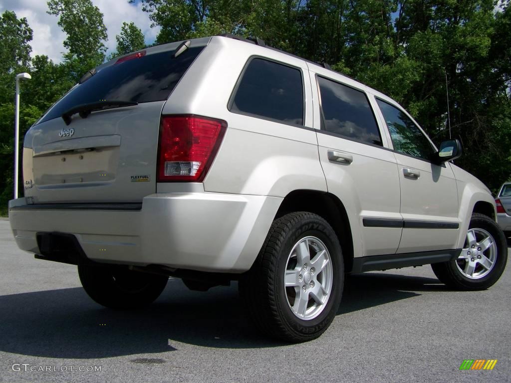 2007 Grand Cherokee Laredo 4x4 - Light Graystone Pearl / Khaki photo #2