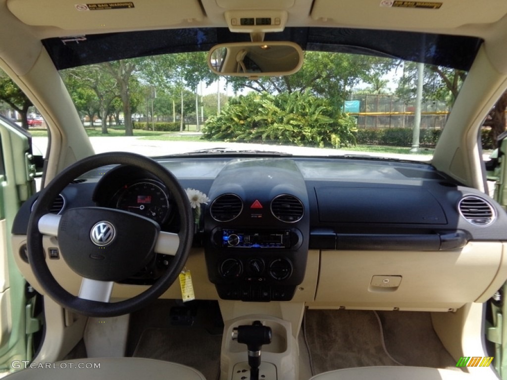 2006 Volkswagen New Beetle TDI Coupe Dashboard Photos
