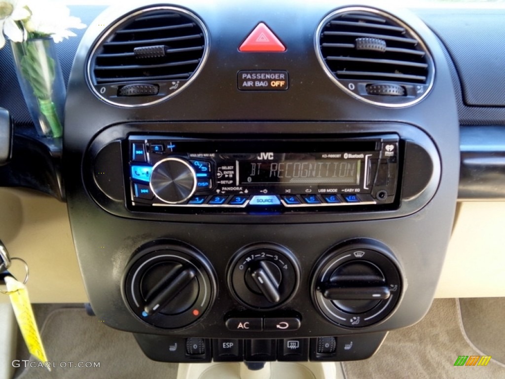 2006 Volkswagen New Beetle TDI Coupe Controls Photos
