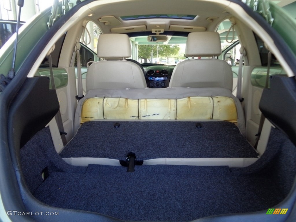 2006 Volkswagen New Beetle TDI Coupe Trunk Photos