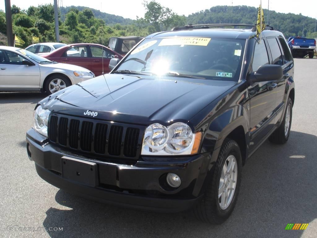 2007 Grand Cherokee Laredo 4x4 - Black / Medium Slate Gray photo #16