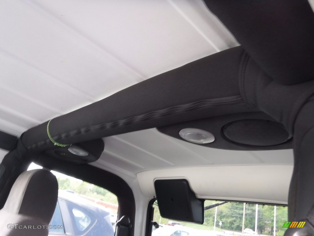 2004 Wrangler Sport 4x4 - Black / Dark Slate Gray photo #14