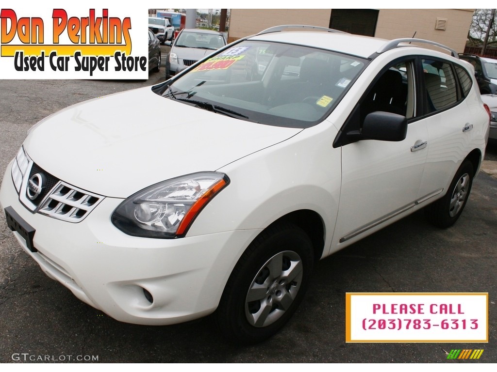 Pearl White Nissan Rogue Select