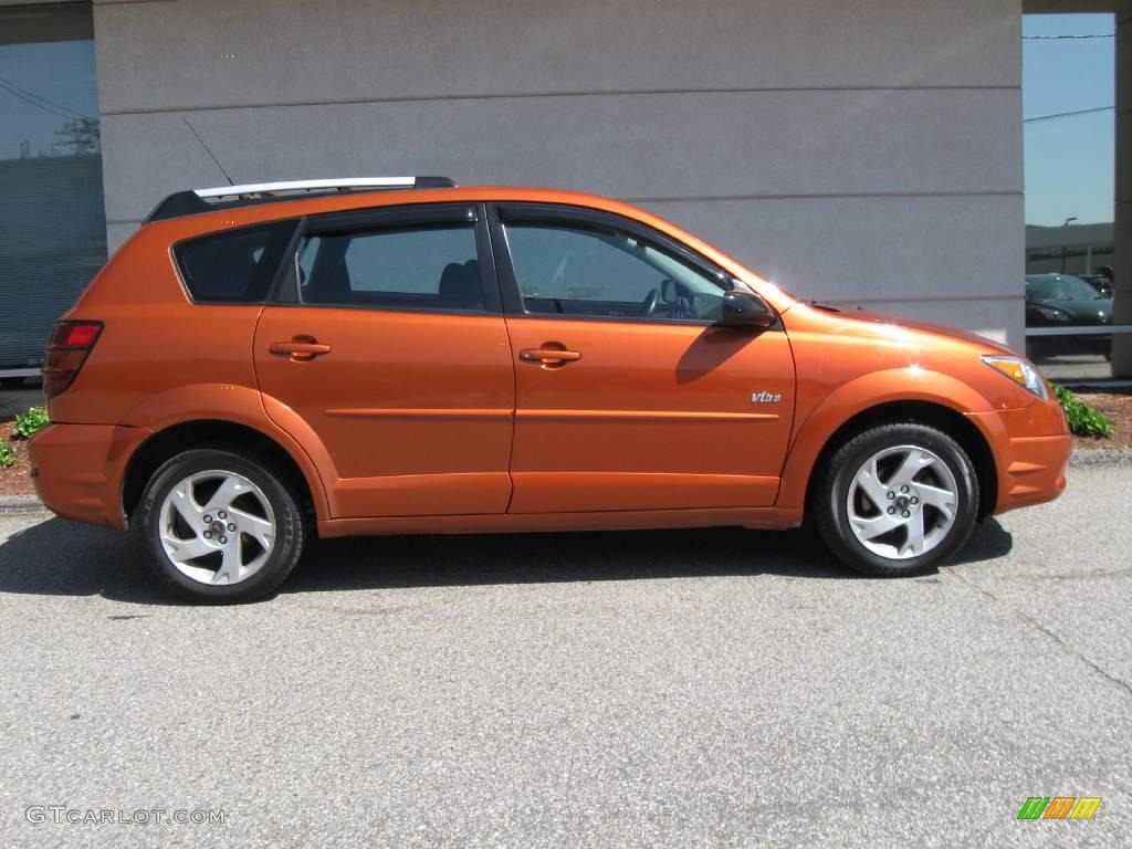 2004 Vibe AWD - Fusion Orange Metallic / Graphite photo #2