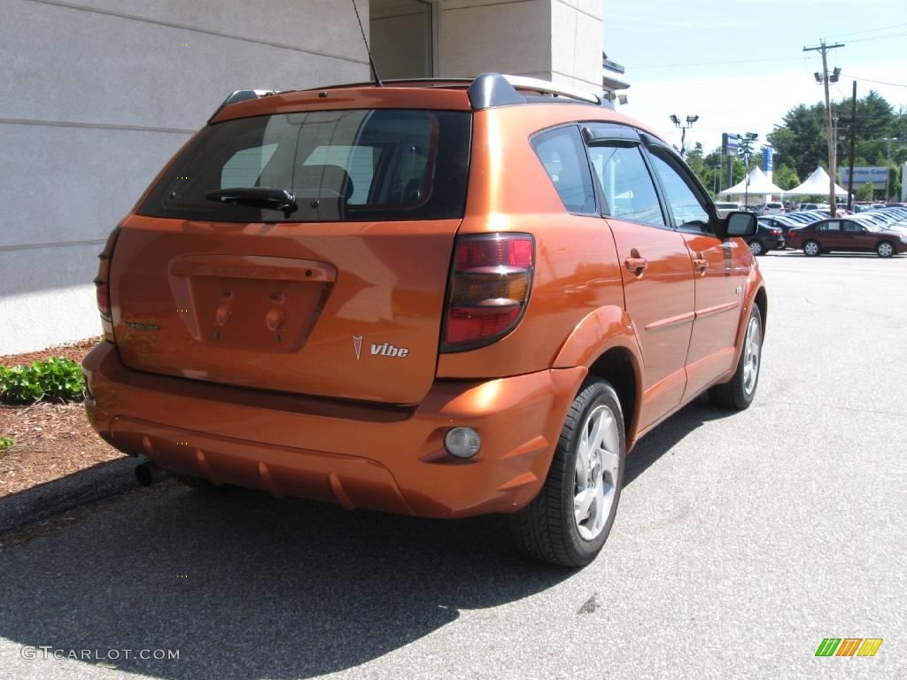 2004 Vibe AWD - Fusion Orange Metallic / Graphite photo #3