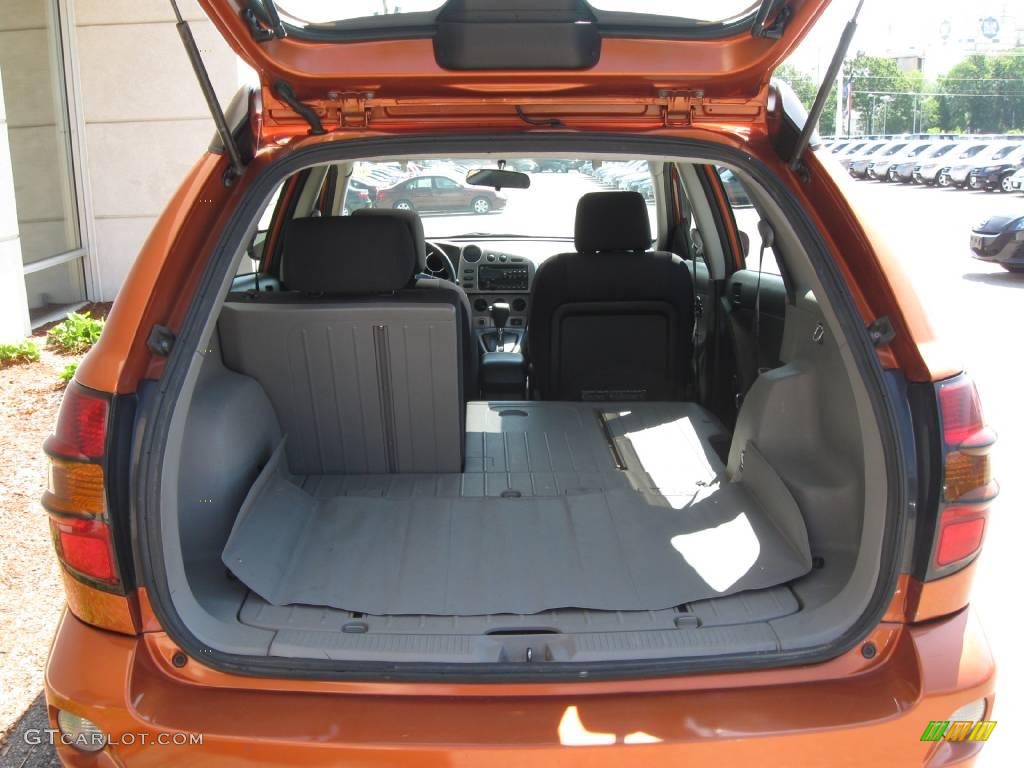 2004 Vibe AWD - Fusion Orange Metallic / Graphite photo #5