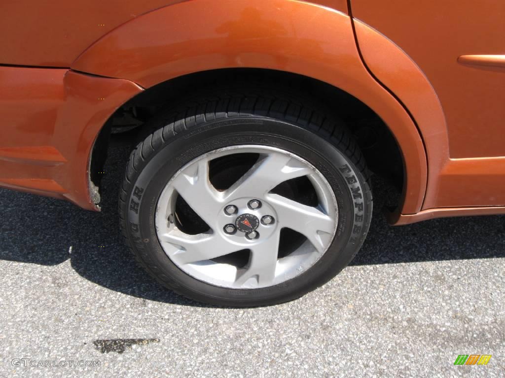 2004 Vibe AWD - Fusion Orange Metallic / Graphite photo #6