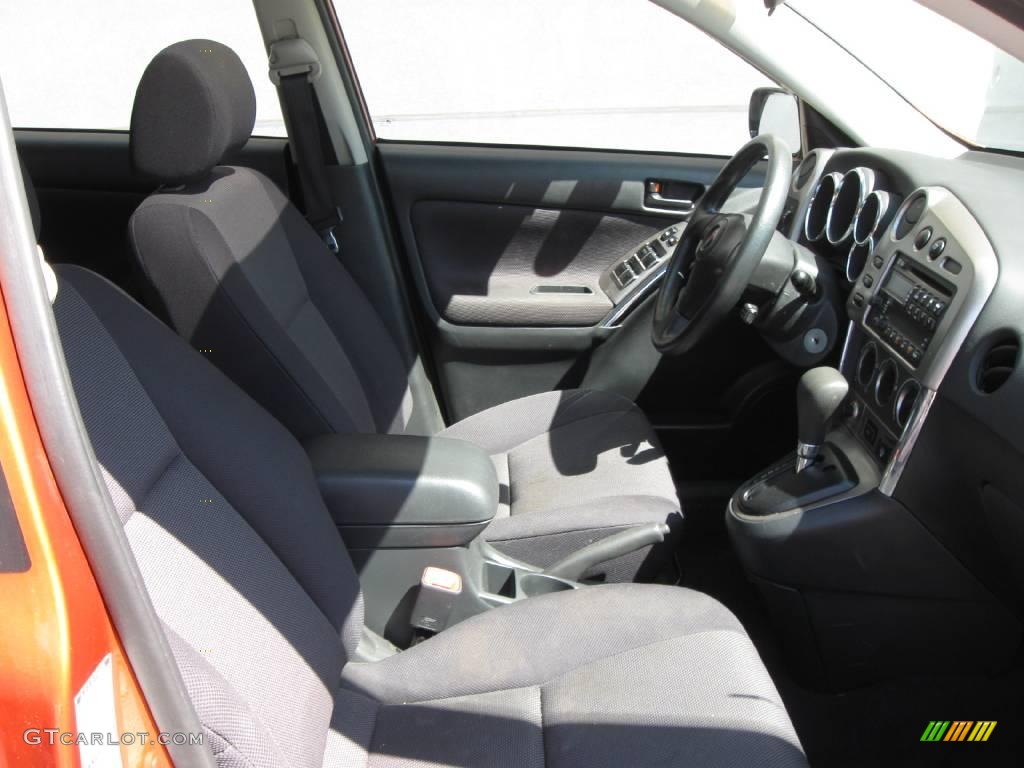 2004 Vibe AWD - Fusion Orange Metallic / Graphite photo #8