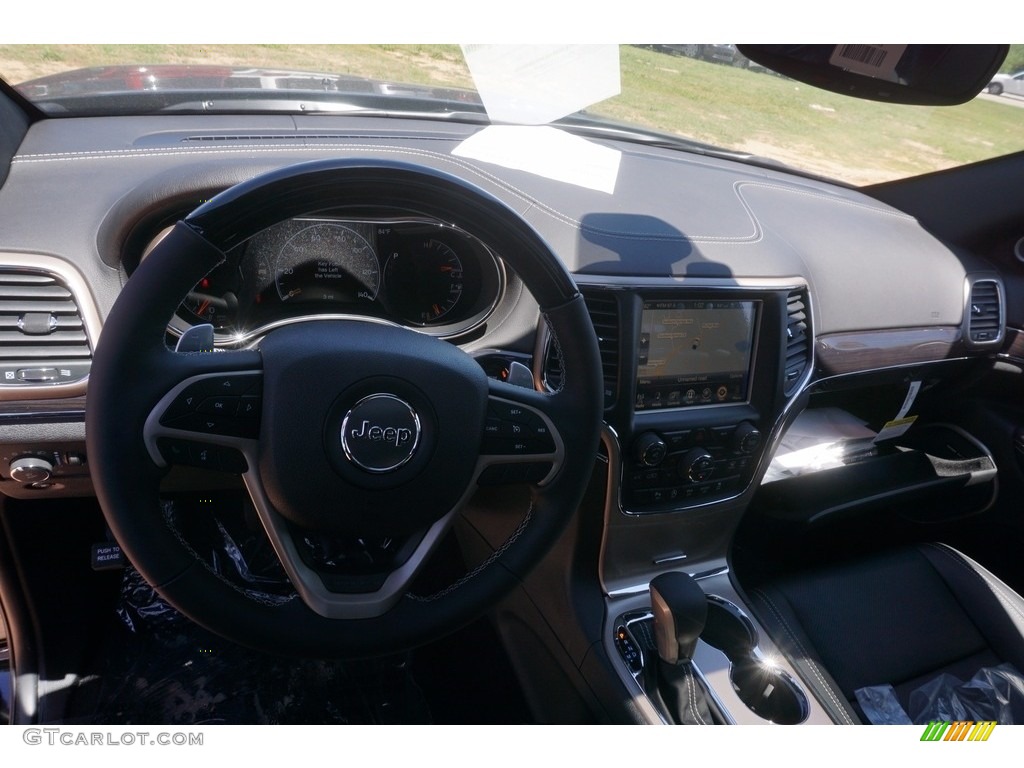 2017 Grand Cherokee Overland - Diamond Black Crystal Pearl / Black photo #5