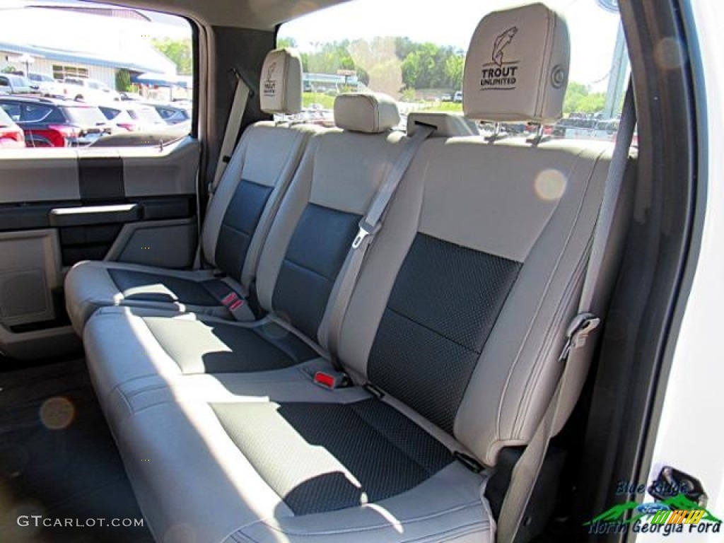 2016 F150 XL SuperCrew 4x4 - Oxford White / Medium Earth Gray photo #14