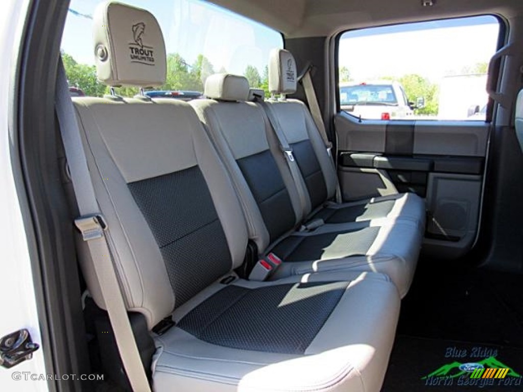 2016 F150 XL SuperCrew 4x4 - Oxford White / Medium Earth Gray photo #15