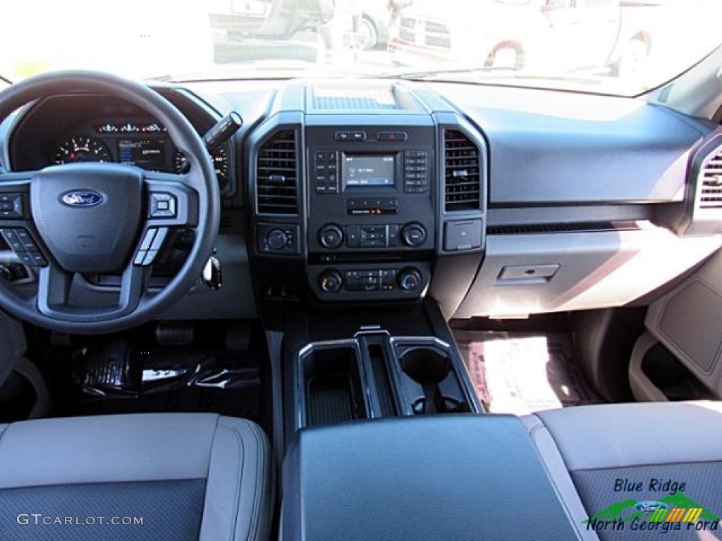 2016 F150 XL SuperCrew 4x4 - Oxford White / Medium Earth Gray photo #19