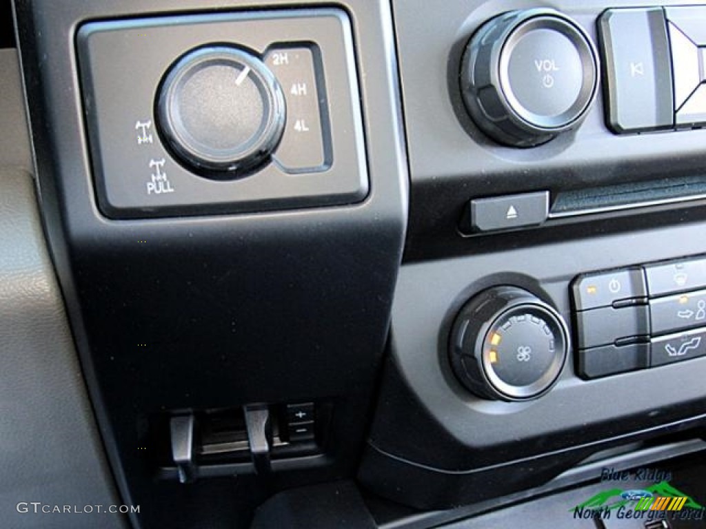 2016 F150 XL SuperCrew 4x4 - Oxford White / Medium Earth Gray photo #25