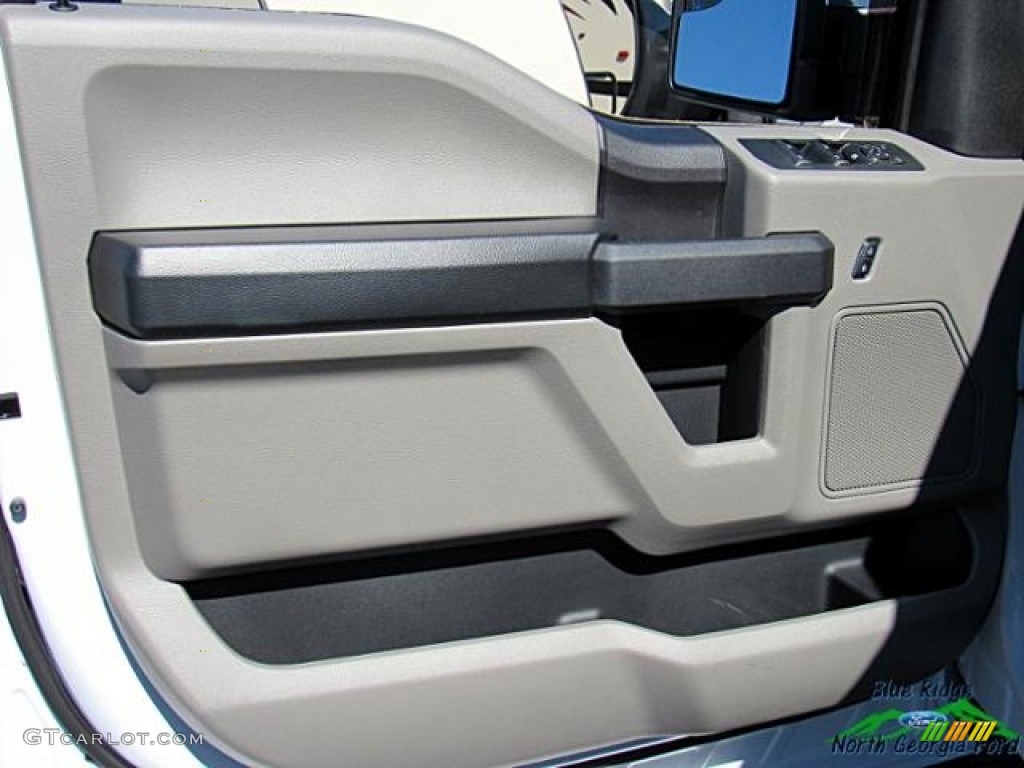 2016 F150 XL SuperCrew 4x4 - Oxford White / Medium Earth Gray photo #32