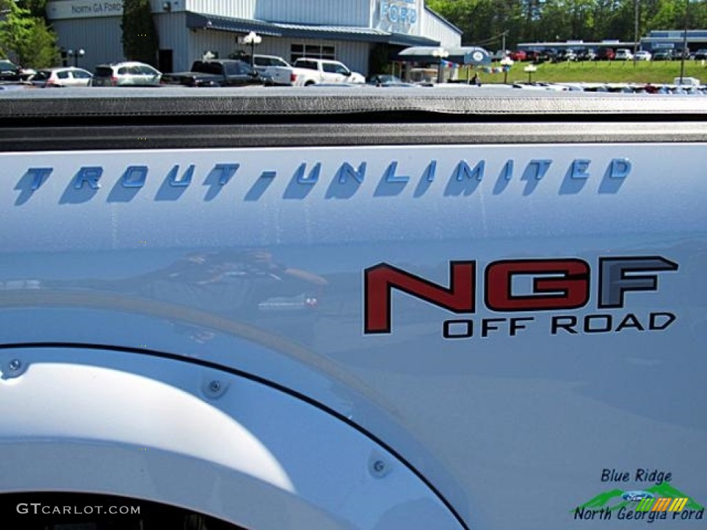 2016 F150 XL SuperCrew 4x4 - Oxford White / Medium Earth Gray photo #44