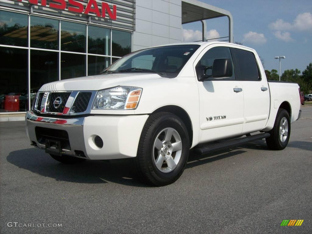 2007 Titan SE Crew Cab - White / Graphite Black/Titanium photo #3