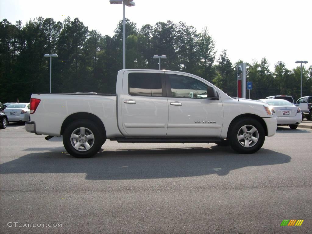 2007 Titan SE Crew Cab - White / Graphite Black/Titanium photo #7