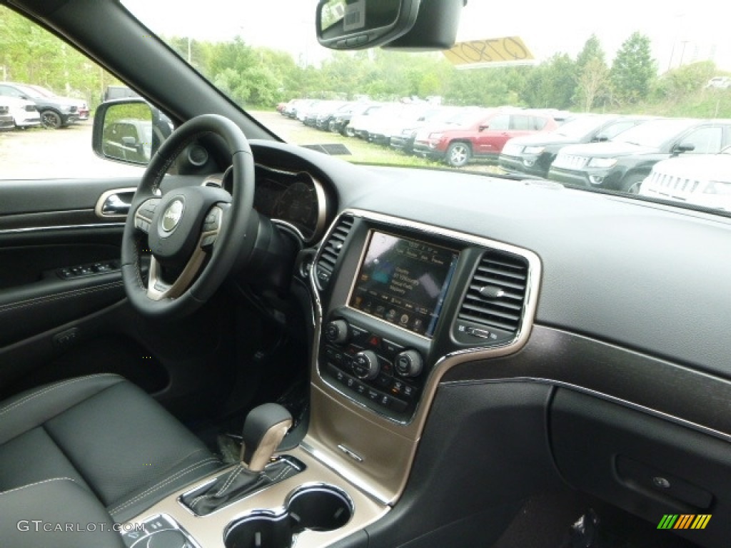 2017 Grand Cherokee Limited 4x4 - Diamond Black Crystal Pearl / Black photo #11