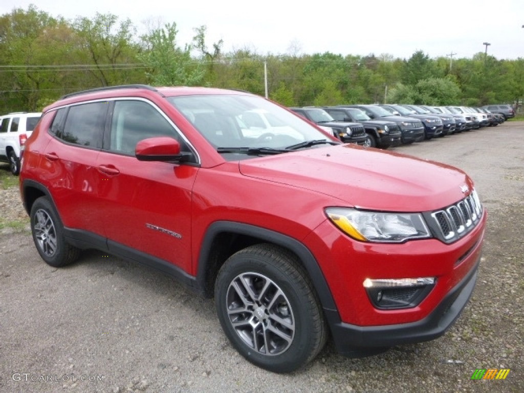 2017 Compass Latitude 4x4 - Redline 2 Coat Pearl / Black photo #7