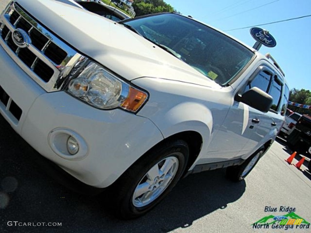 2009 Escape XLT V6 4WD - Oxford White / Camel photo #31