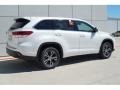 2017 Blizzard White Pearl Toyota Highlander LE  photo #4