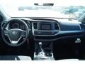 2017 Blizzard White Pearl Toyota Highlander LE  photo #10