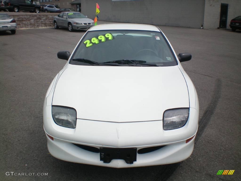 1998 Sunfire SE Coupe - Bright White / Graphite photo #14