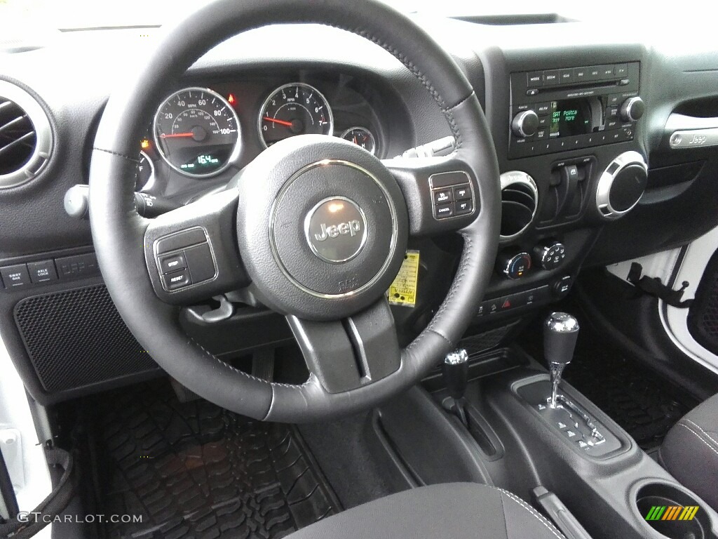 2017 Wrangler Rubicon 4x4 - Bright White / Black photo #23